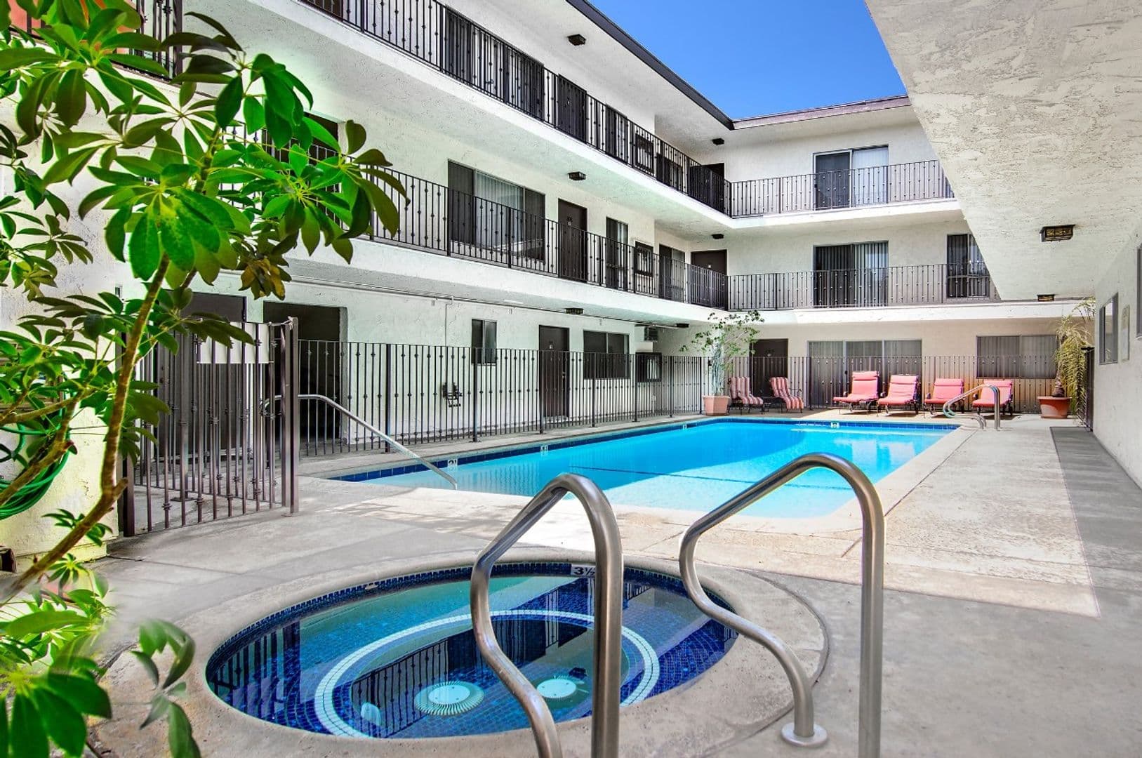 Encino Apartment: 5417 & 5425 Zelzah Avenue