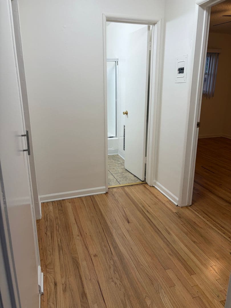 Burbank Apartment: 1719-1723 Grismer Ave.
