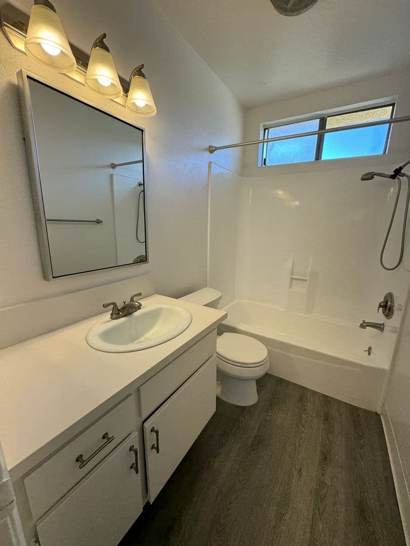 Sherman Oaks Apartment: 4747 Kester Ave