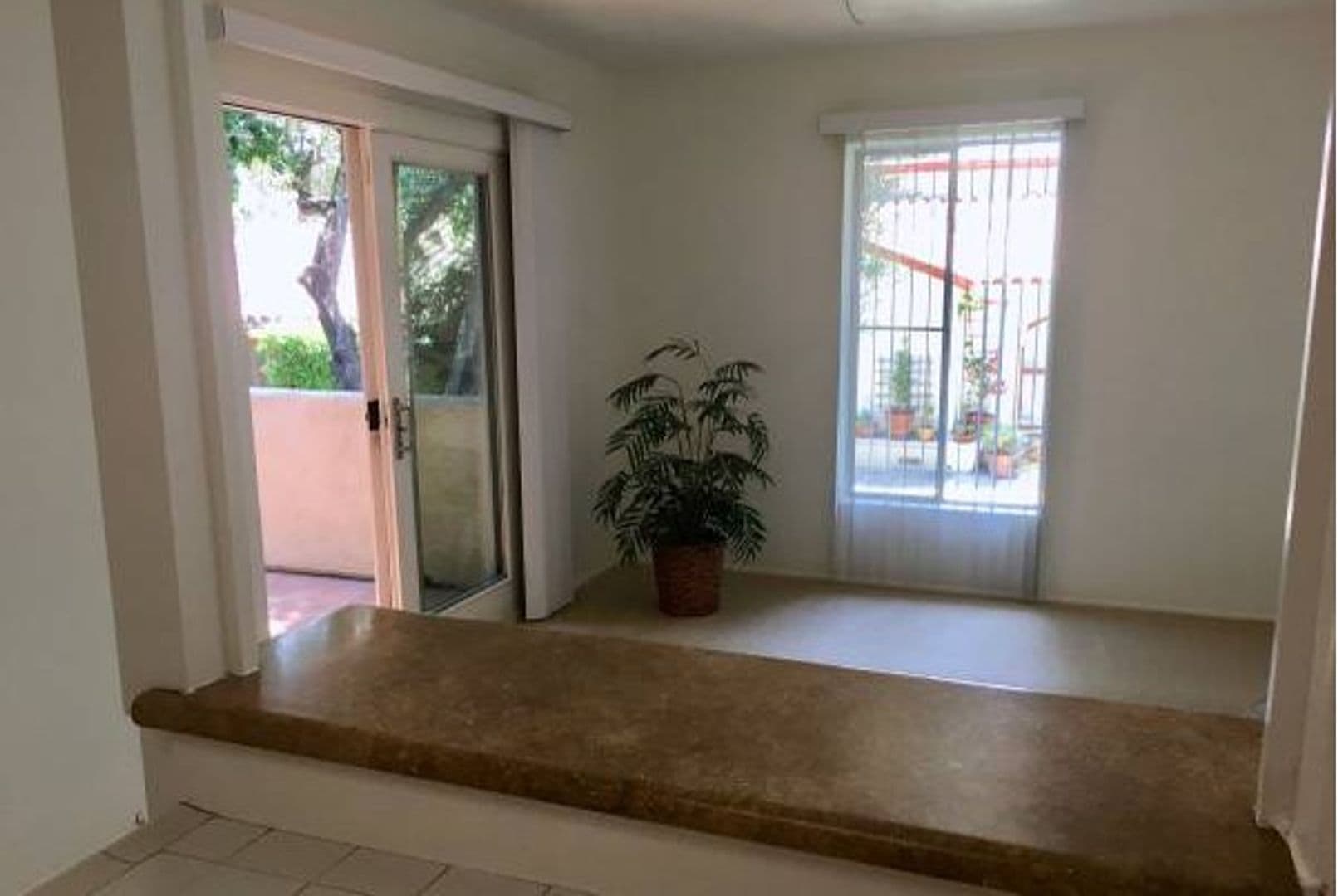 Pasadena Apartment: 285 W. California Ave.