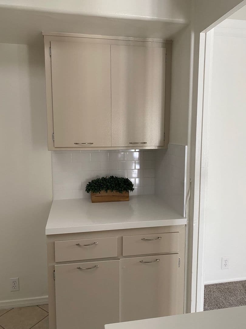 Pasadena Apartment: 285 W. California Ave.