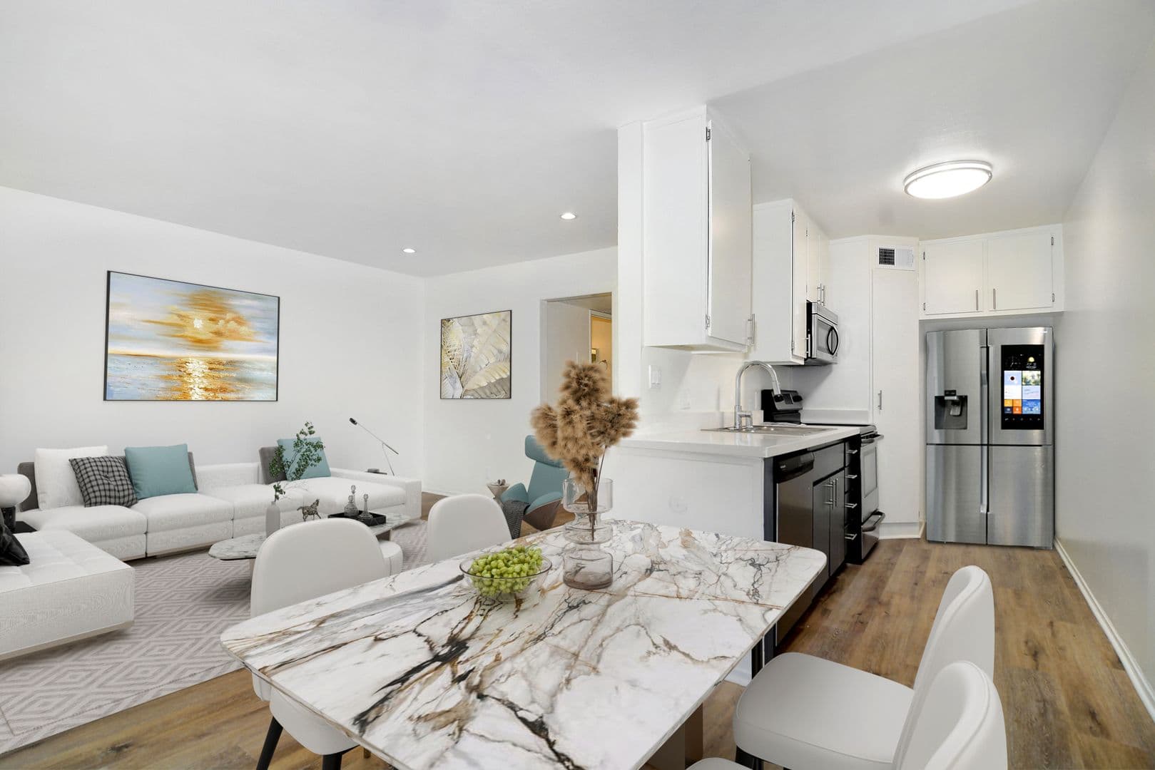 Van Nuys Apartment: 14960 Sherman Way
