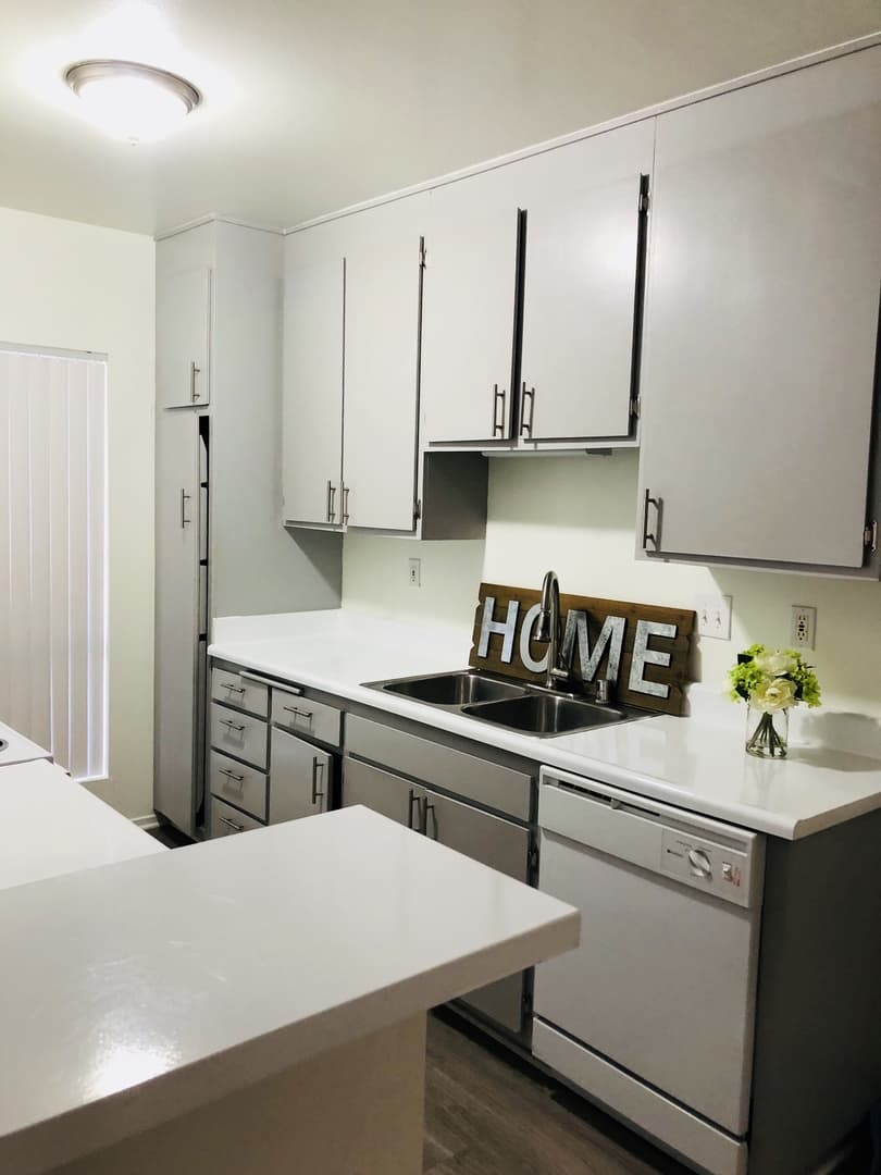 Encino Apartment: 5417 & 5425 Zelzah Avenue