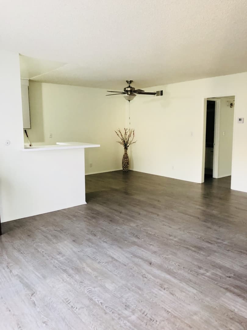 Encino Apartment: 5417 & 5425 Zelzah Avenue