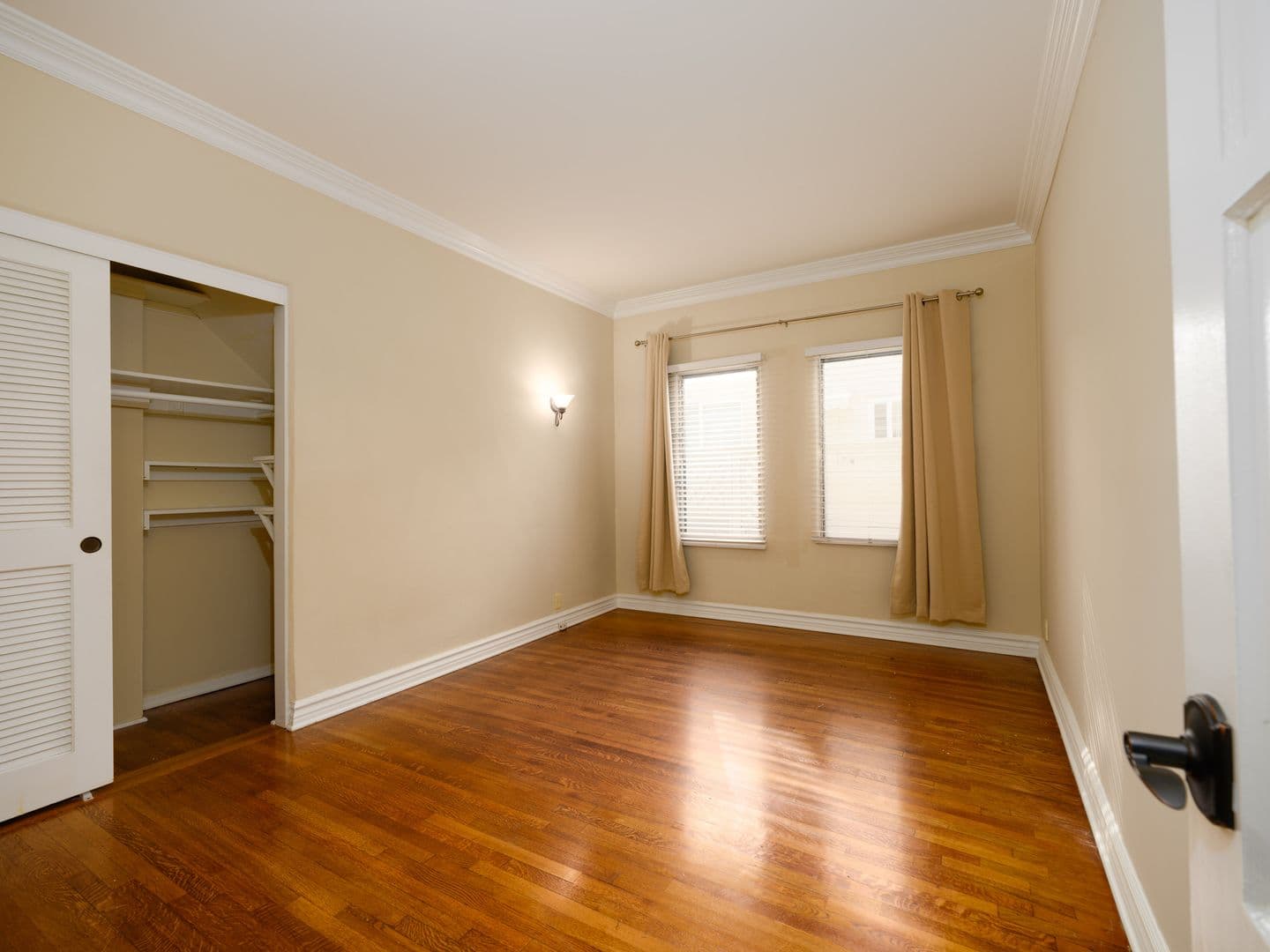 Beverly Hills Apartment: 152 North Arnaz Drive