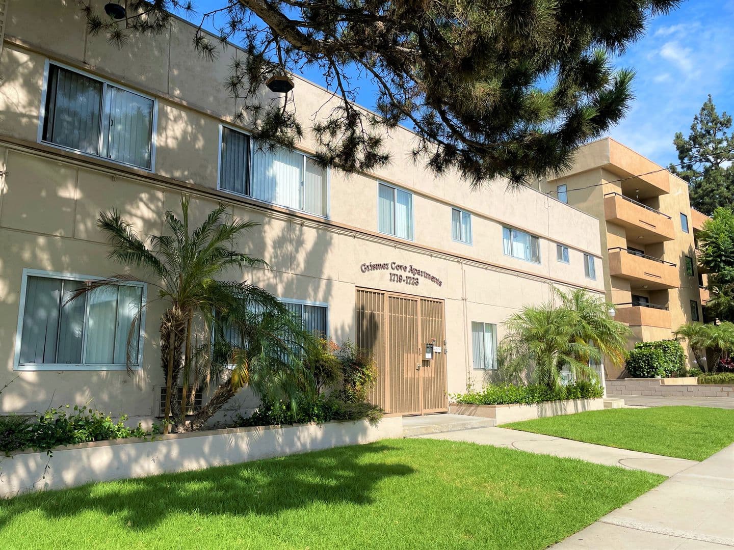 Burbank Apartment: 1719-1723 Grismer Ave.