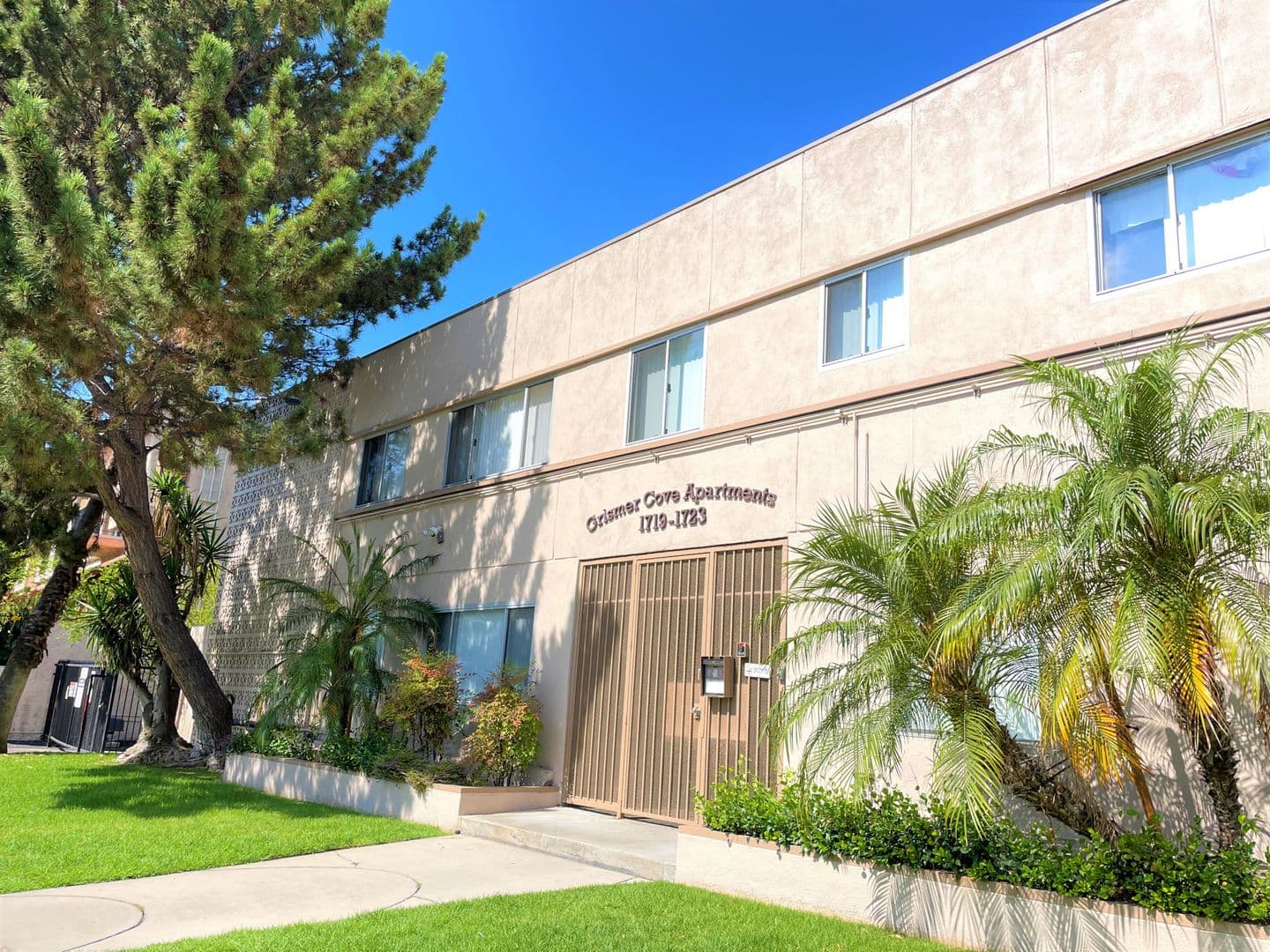 Burbank Apartment: 1719-1723 Grismer Ave.