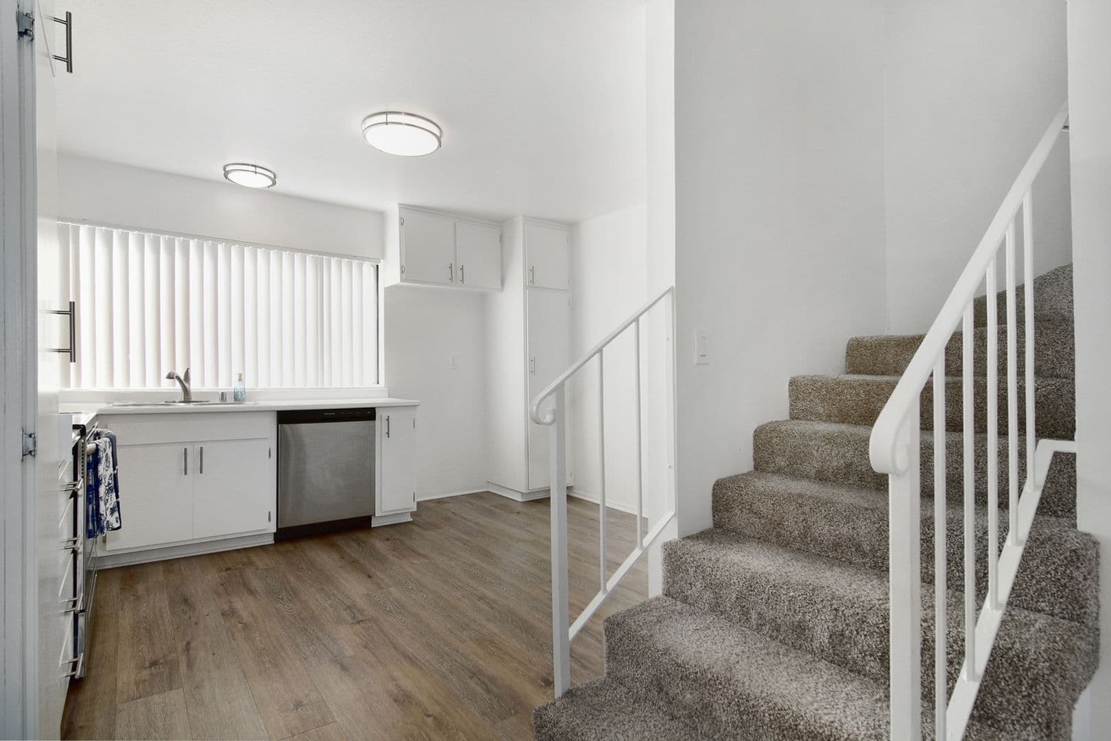 Encino Apartment: 5417 & 5425 Zelzah Avenue
