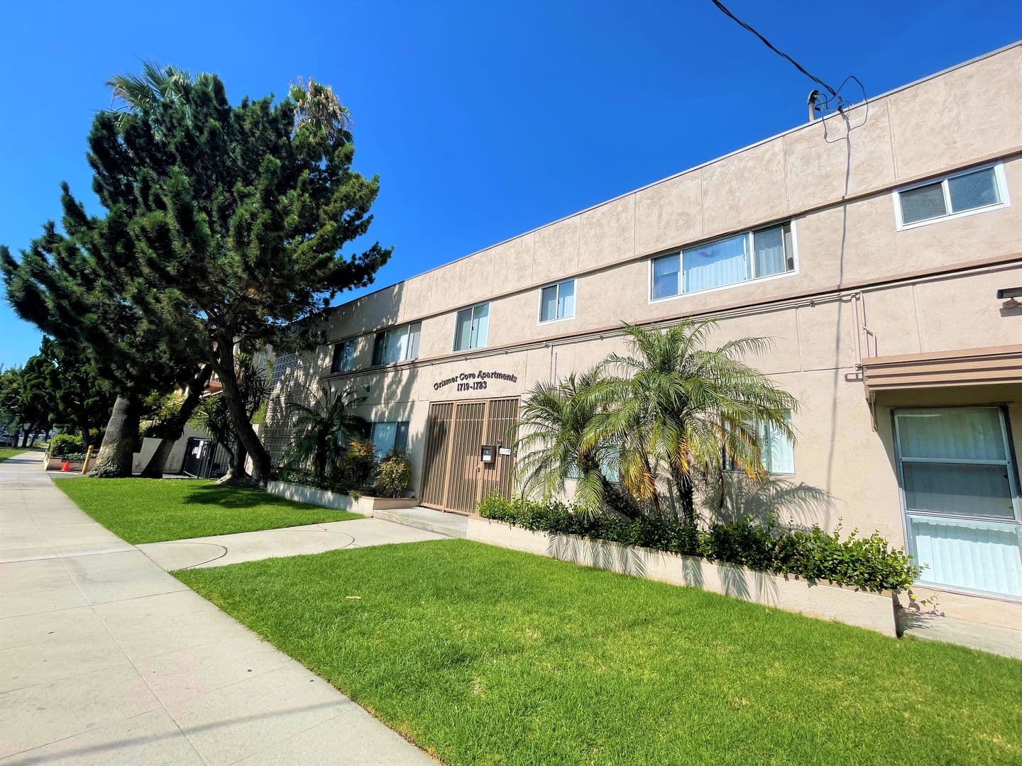 Burbank Apartment: 1719-1723 Grismer Ave.