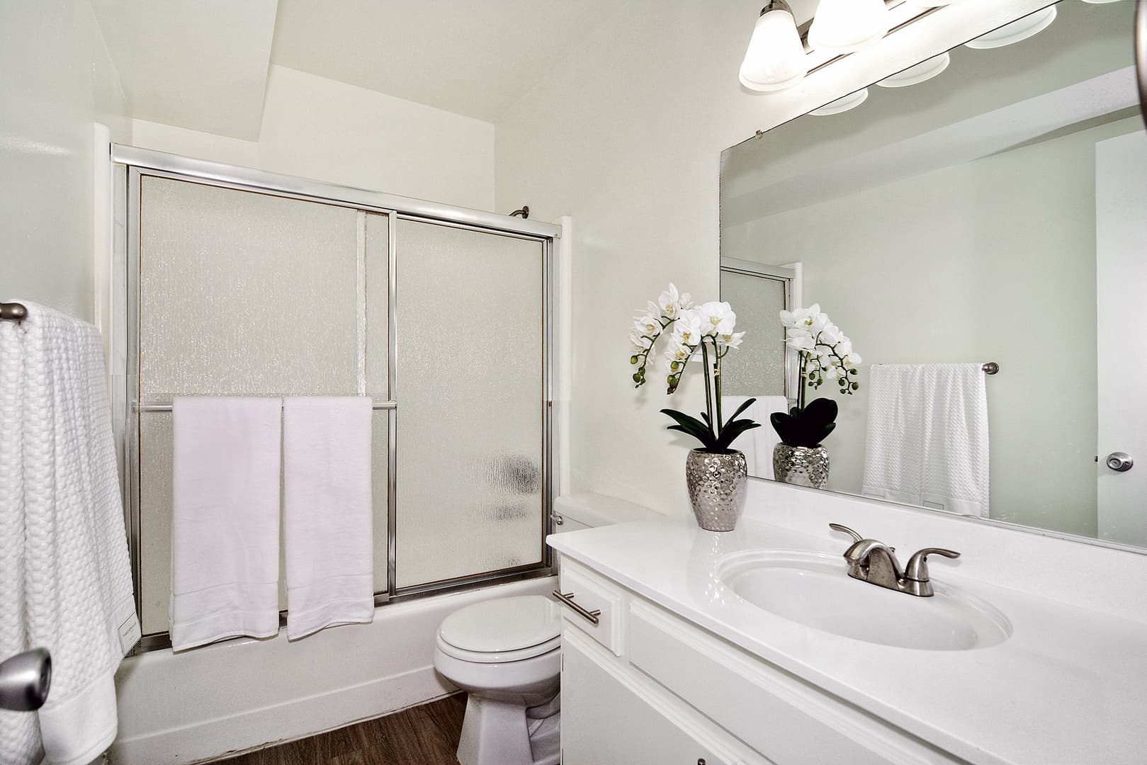 Encino Apartment: 5417 & 5425 Zelzah Avenue