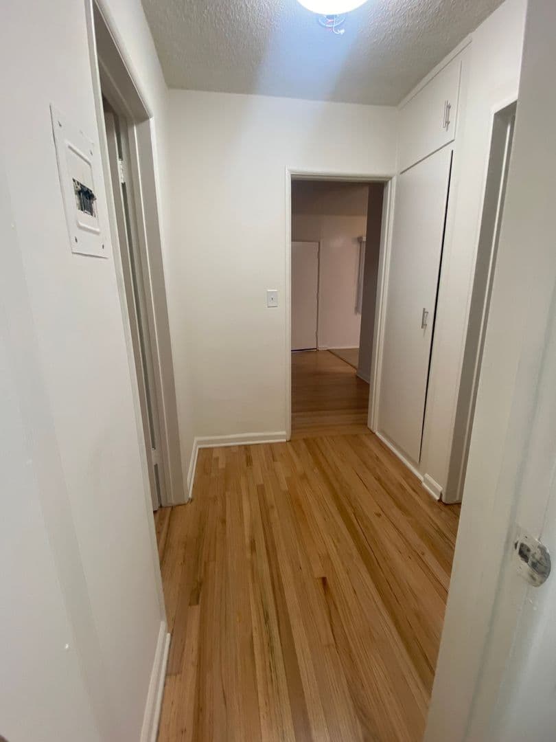 Burbank Apartment: 1719-1723 Grismer Ave.