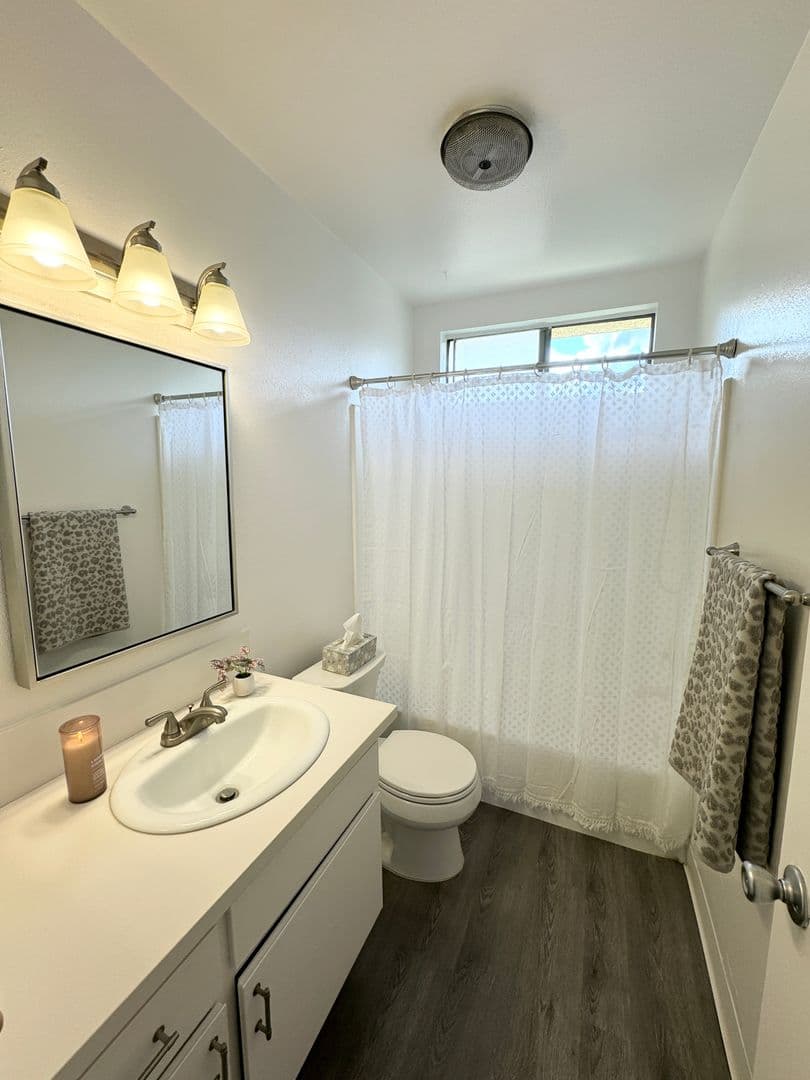 Sherman Oaks Apartment: 4747 Kester Ave