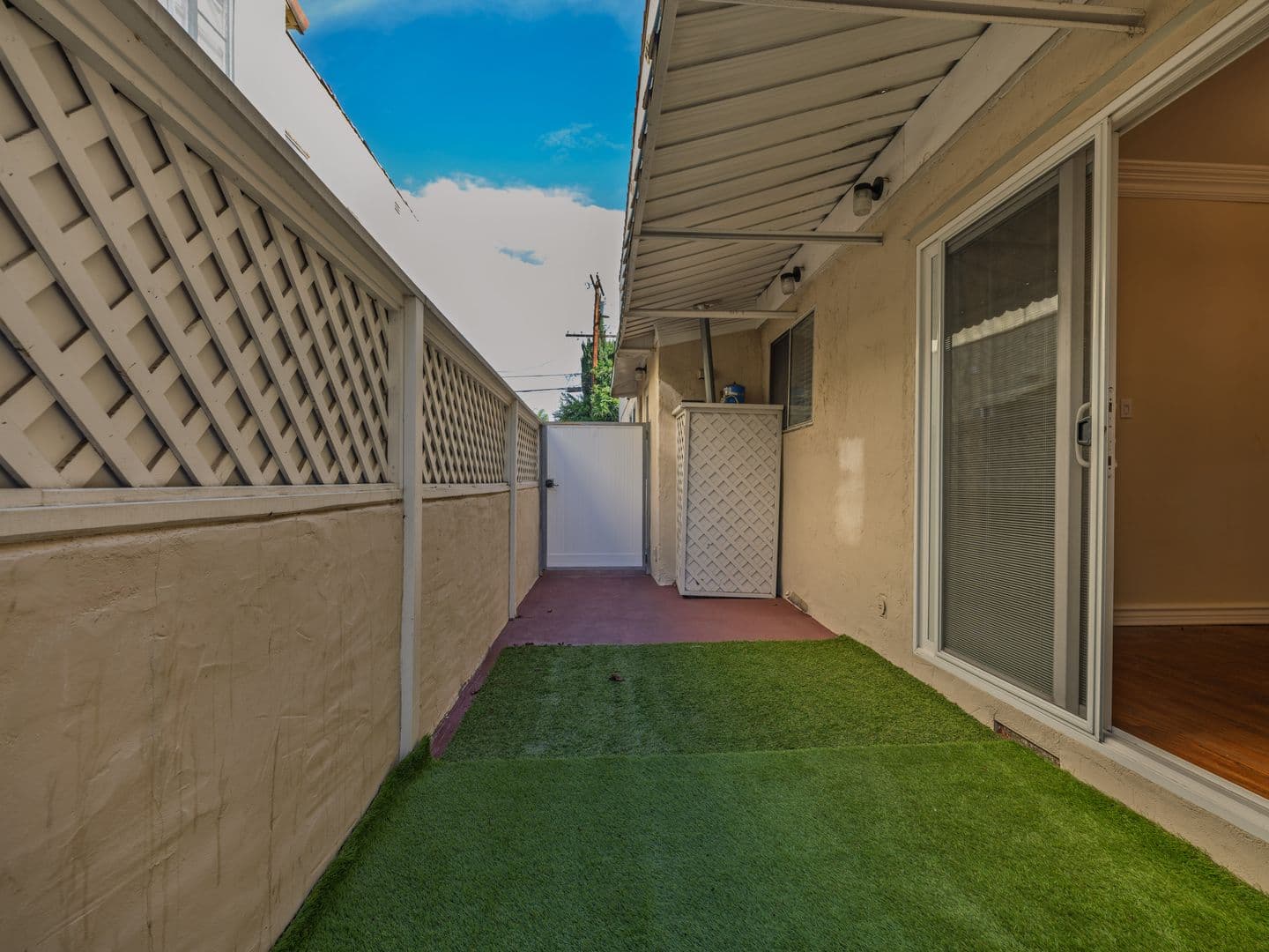 Beverly Hills Apartment: 152 North Arnaz Drive