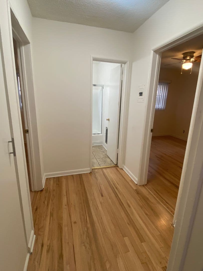 Burbank Apartment: 1719-1723 Grismer Ave.
