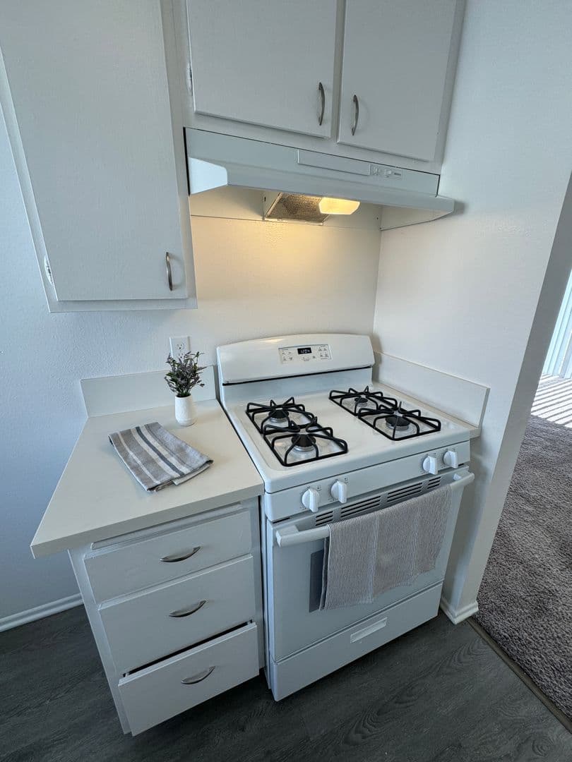 Sherman Oaks Apartment: 4747 Kester Ave