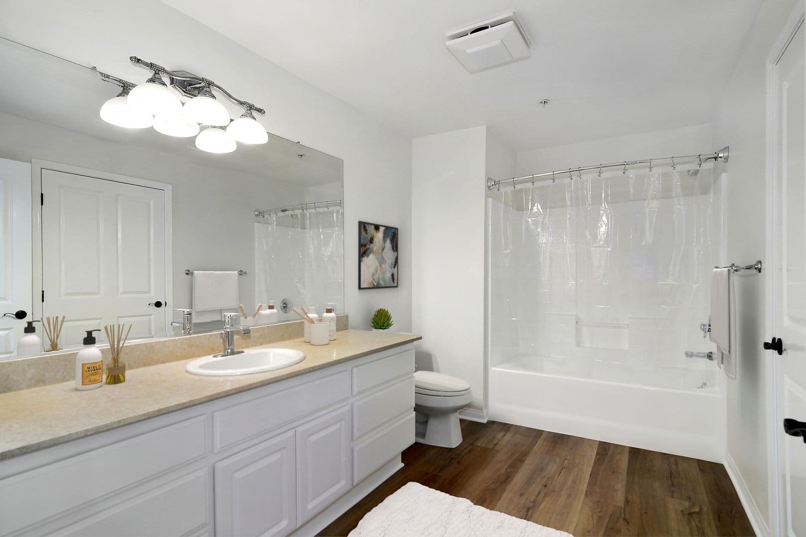 Toluca Lake Apartment: 4205 Cahuenga Boulevard