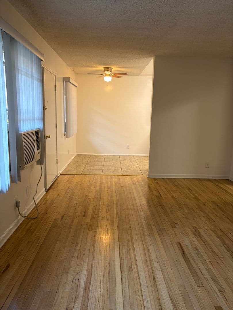 Burbank Apartment: 1719-1723 Grismer Ave.