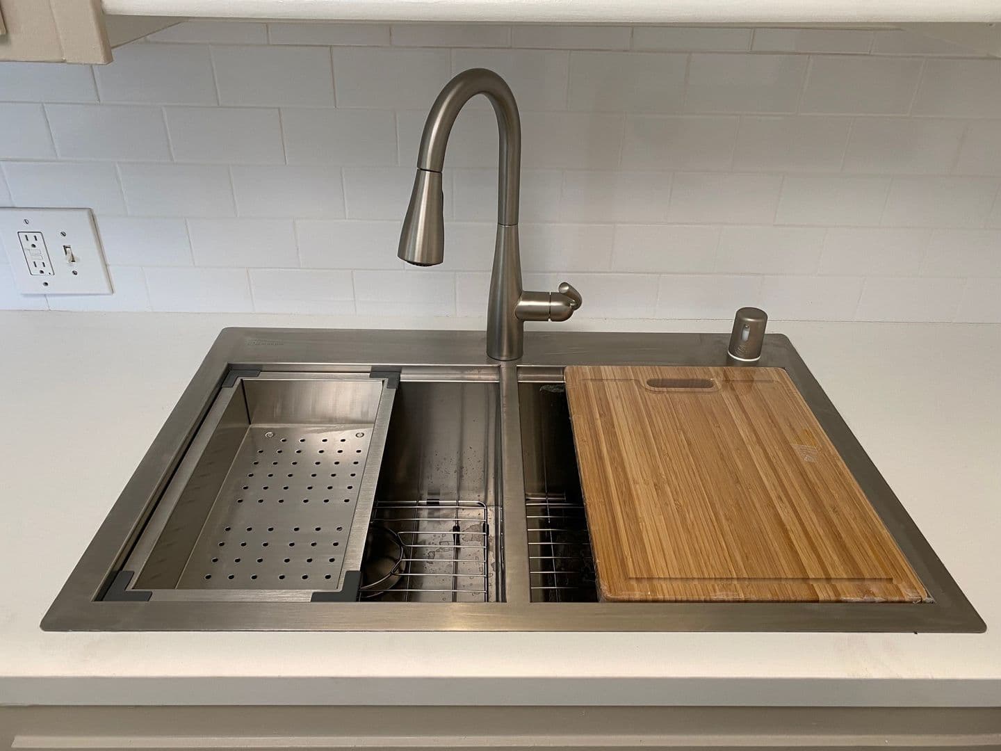 Pasadena Apartment: 285 W. California Ave.