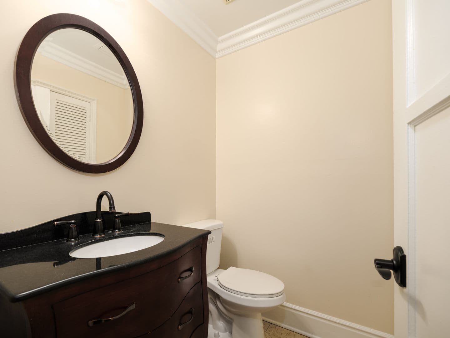 Beverly Hills Apartment: 152 North Arnaz Drive