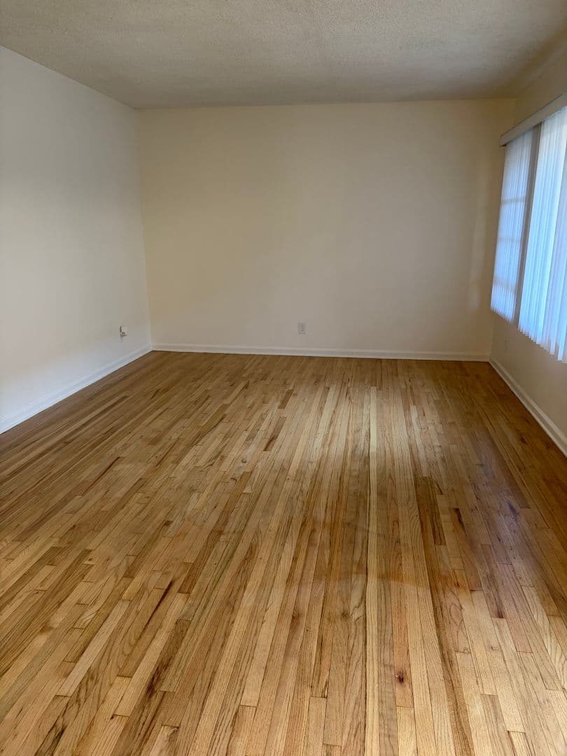 Burbank Apartment: 1719-1723 Grismer Ave.