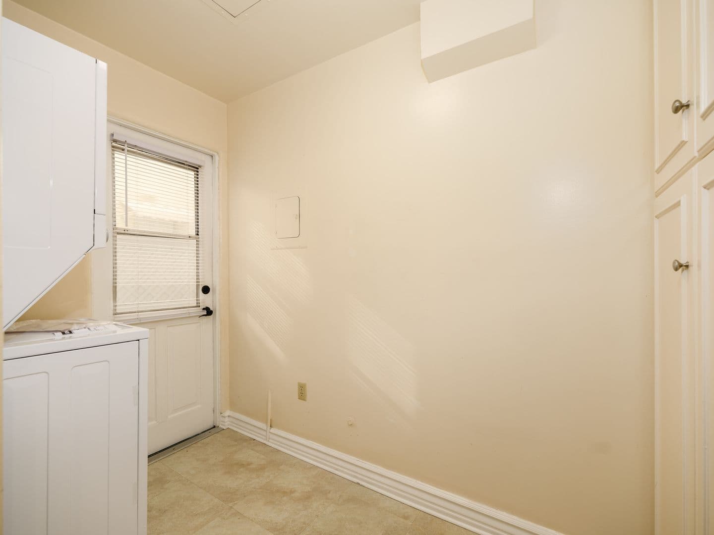 Beverly Hills Apartment: 152 North Arnaz Drive