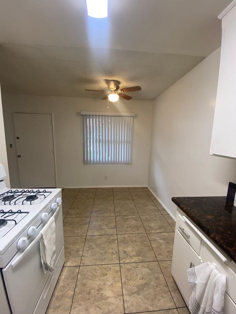 Burbank Apartment: 1719-1723 Grismer Ave.