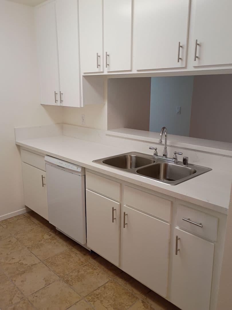 Glendale Apartment: 320 W. Maple St.