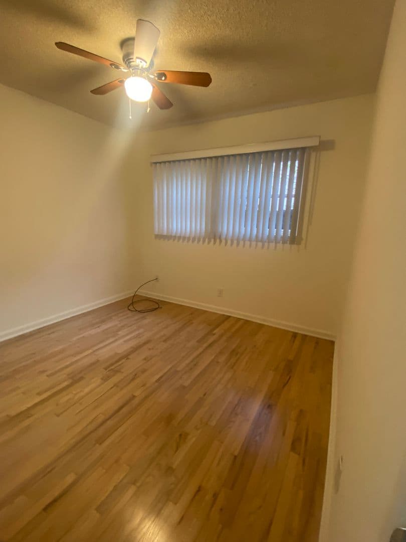 Burbank Apartment: 1719-1723 Grismer Ave.