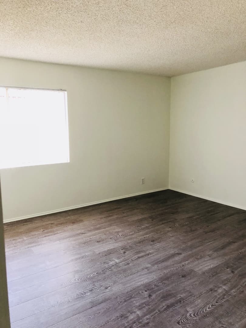 Encino Apartment: 5417 & 5425 Zelzah Avenue
