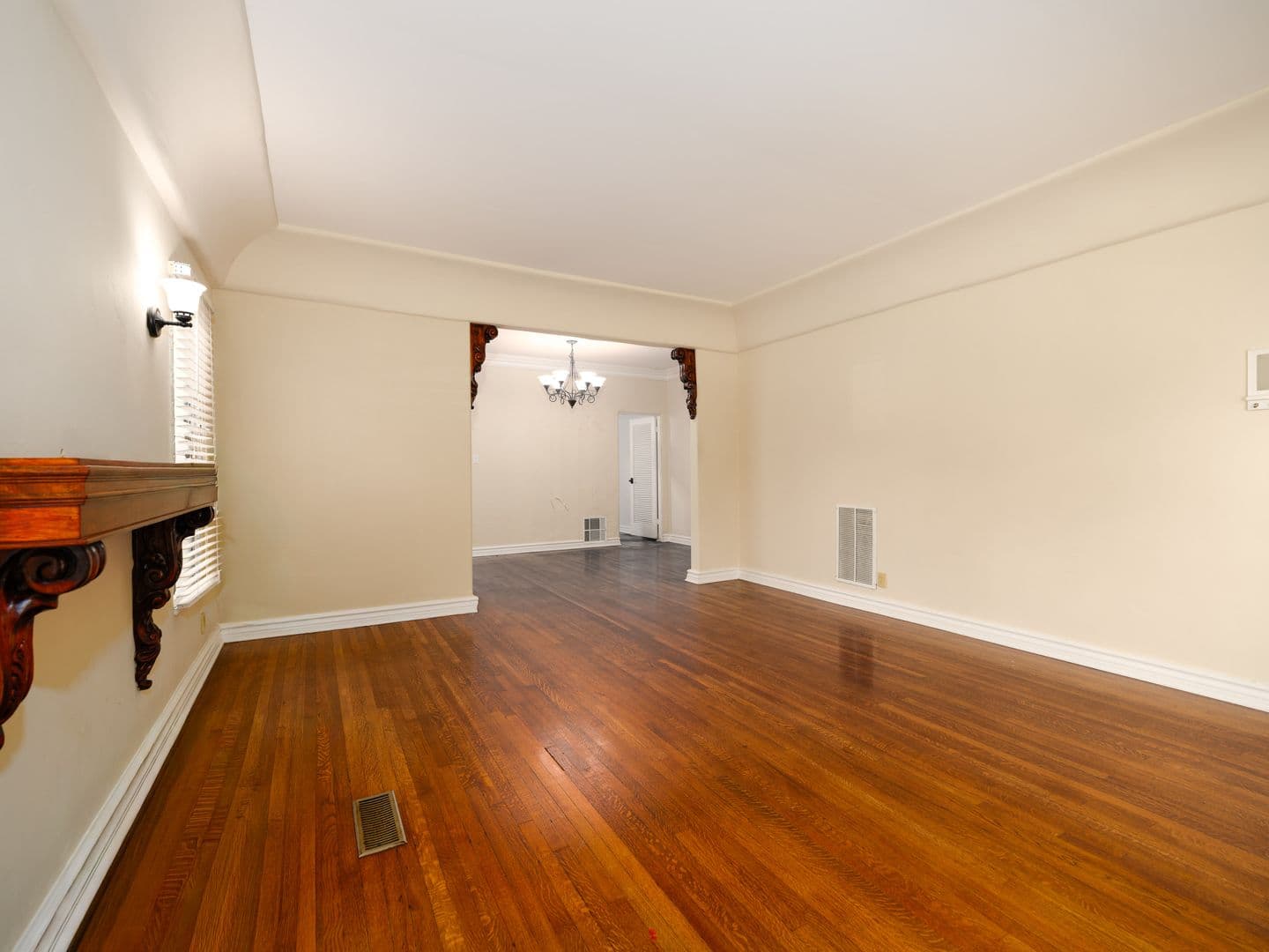 Beverly Hills Apartment: 152 North Arnaz Drive