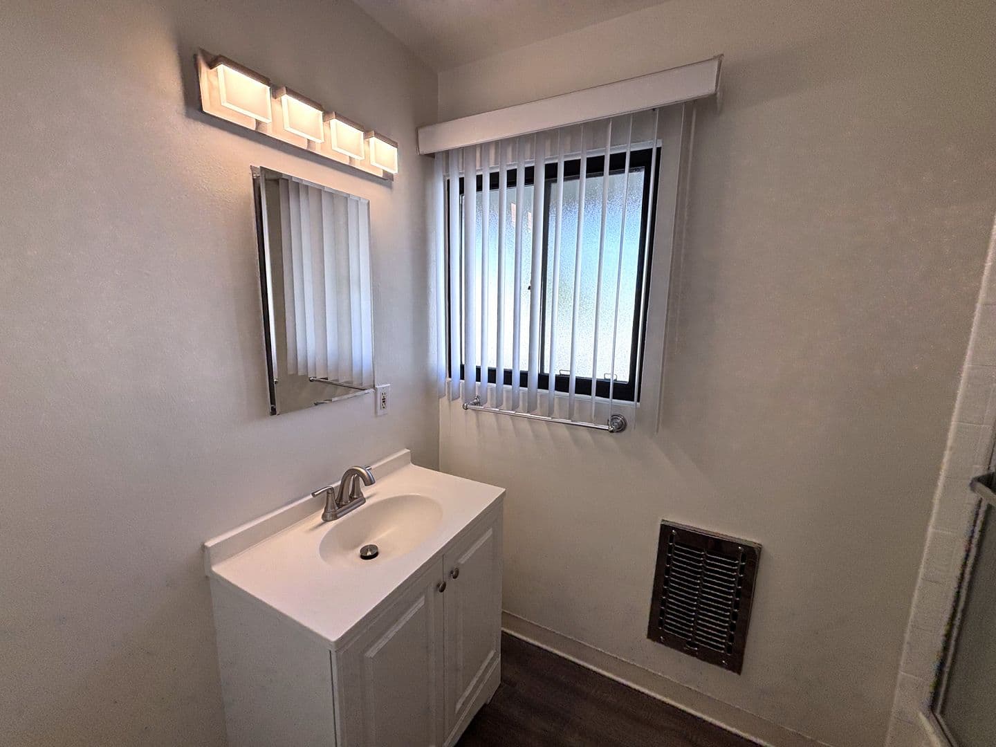 Pasadena Apartment: 305 E. California Blvd.