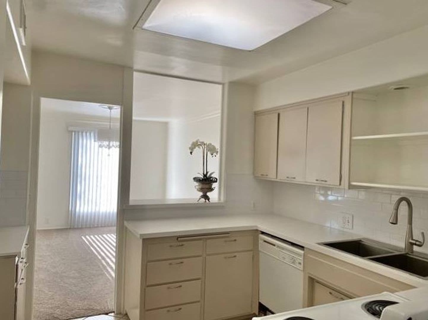 Pasadena Apartment: 285 W. California Ave.
