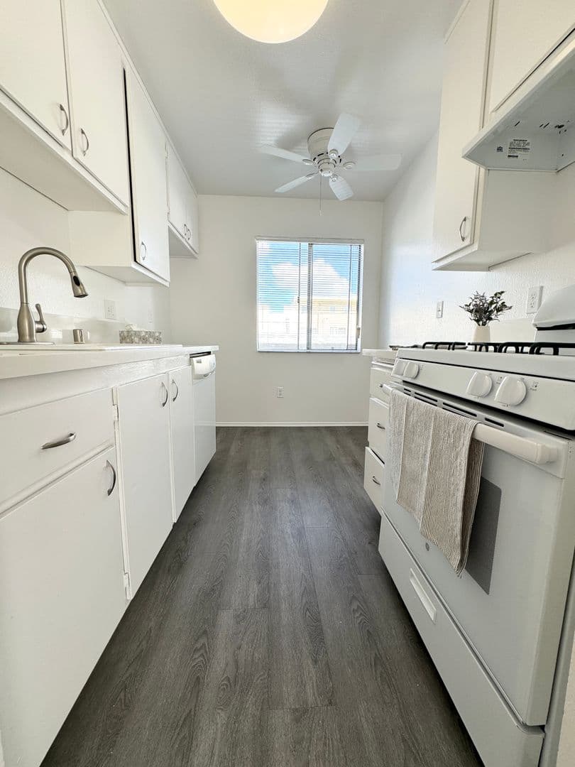 Sherman Oaks Apartment: 4747 Kester Ave