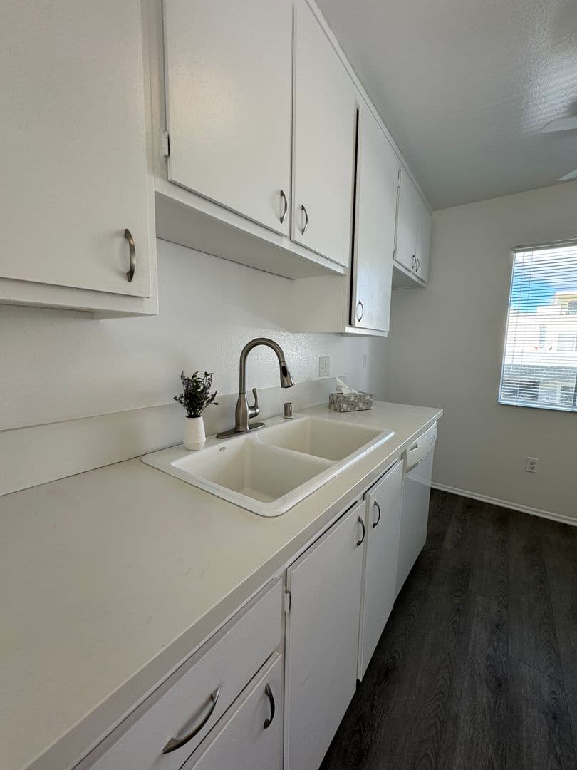 Sherman Oaks Apartment: 4747 Kester Ave