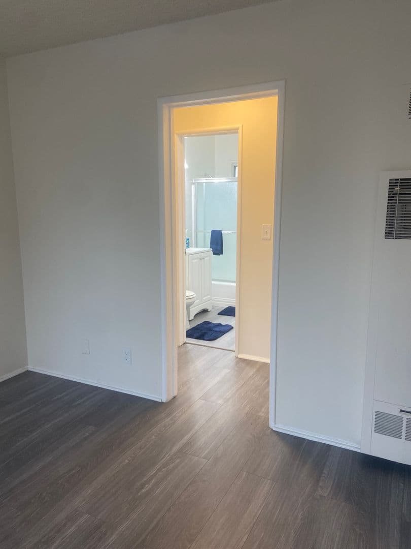 Burbank Apartment: 1719-1723 Grismer Ave.