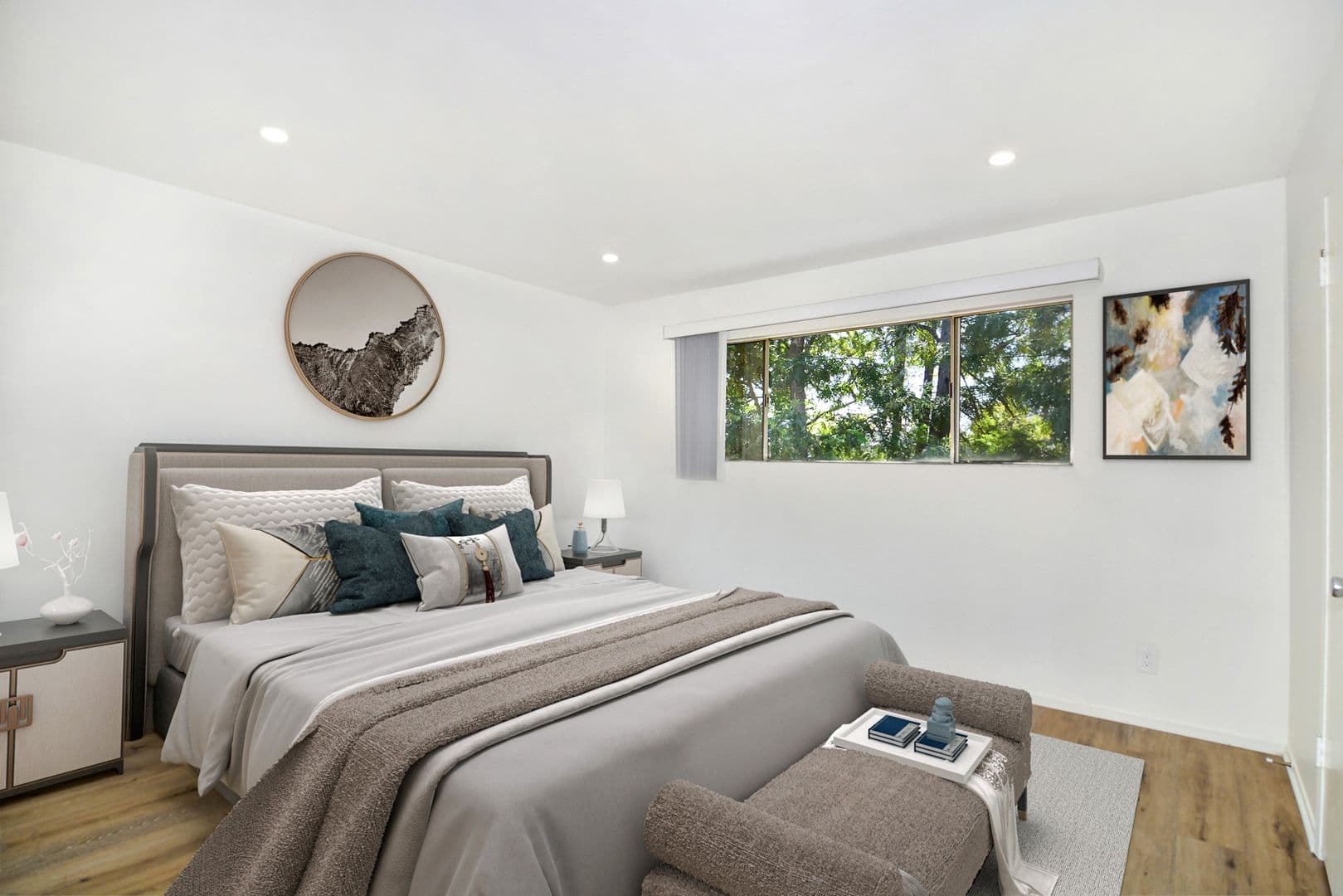 Van Nuys Apartment: 14960 Sherman Way