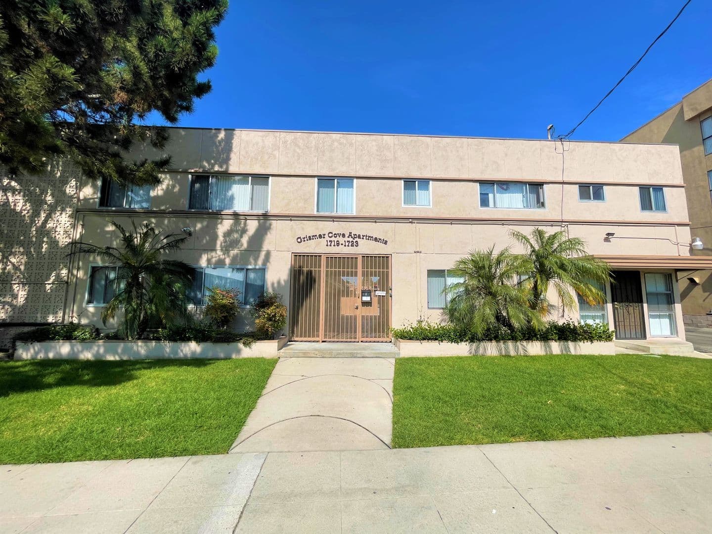 Burbank Apartment: 1719-1723 Grismer Ave.