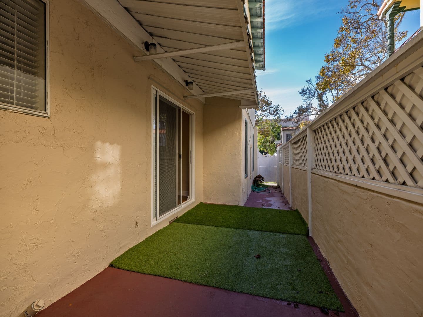 Beverly Hills Apartment: 152 North Arnaz Drive