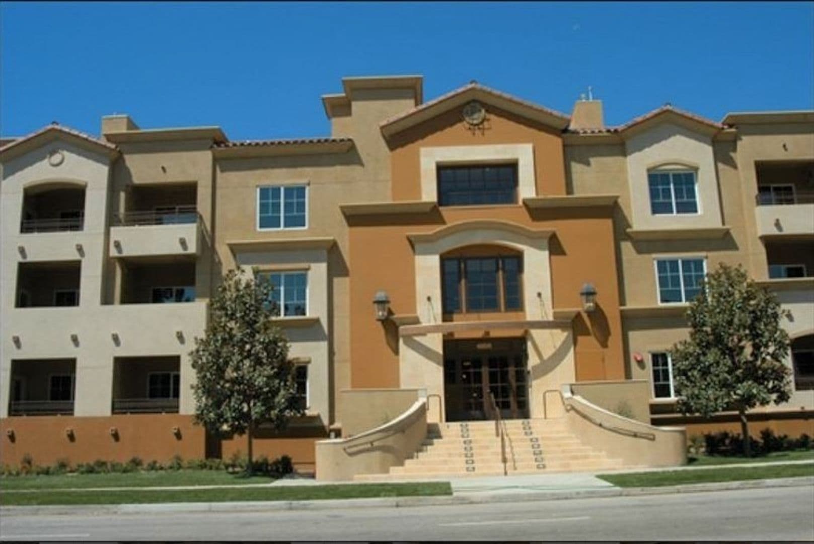 Toluca Lake Apartment: 4205 Cahuenga Boulevard