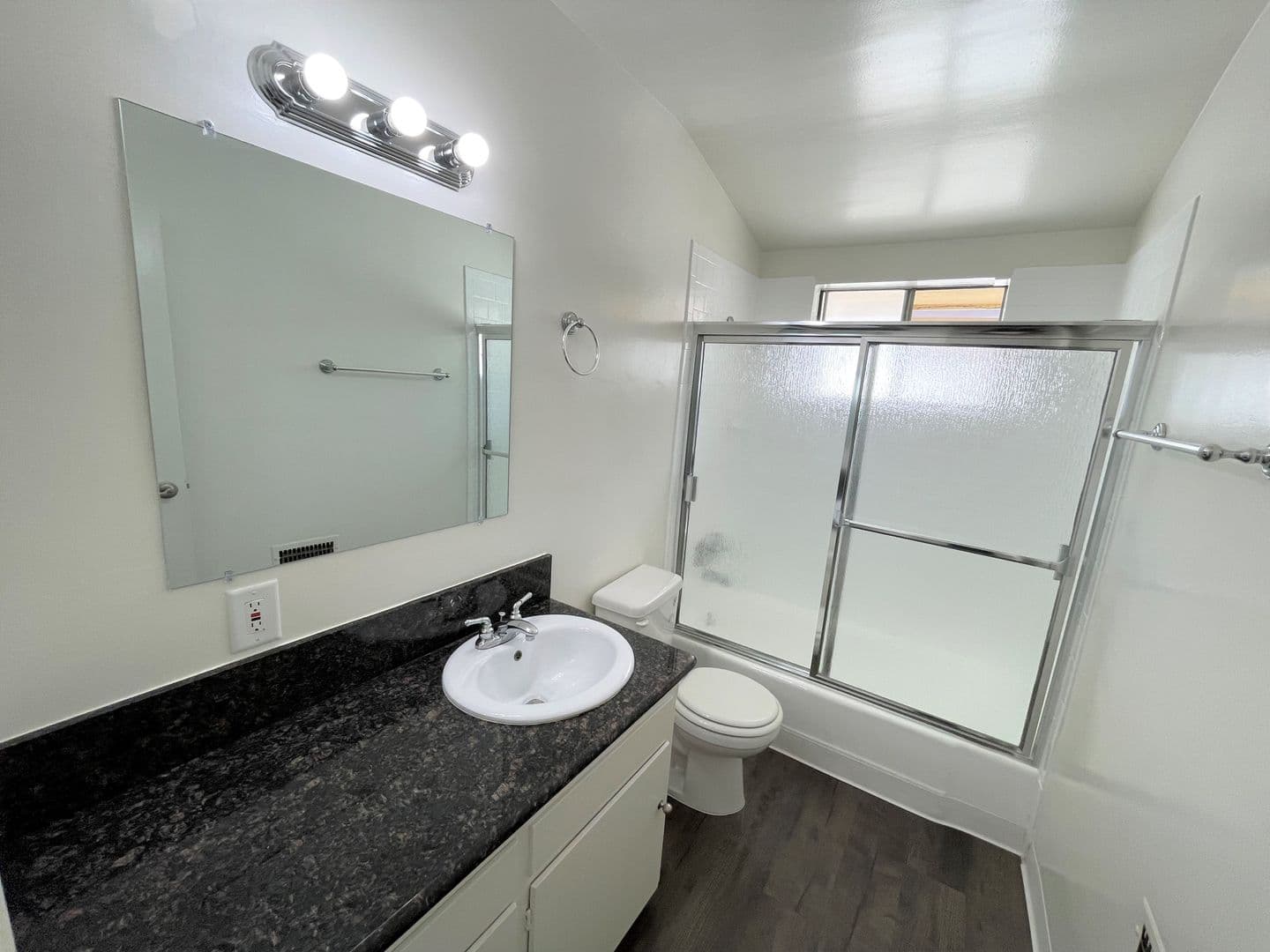 Pasadena Apartment: 255 S. Oakland Ave.
