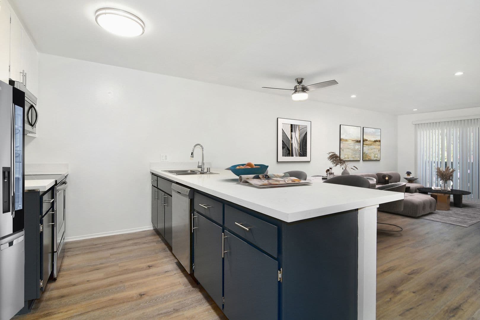 Van Nuys Apartment: 14960 Sherman Way