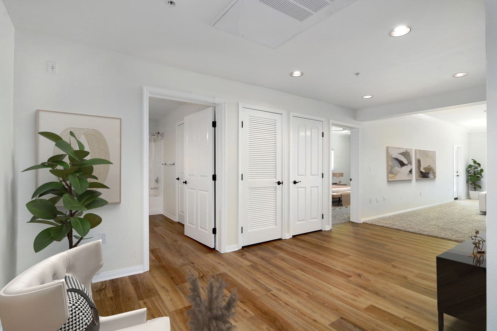 Toluca Lake Apartment: 4205 Cahuenga Boulevard
