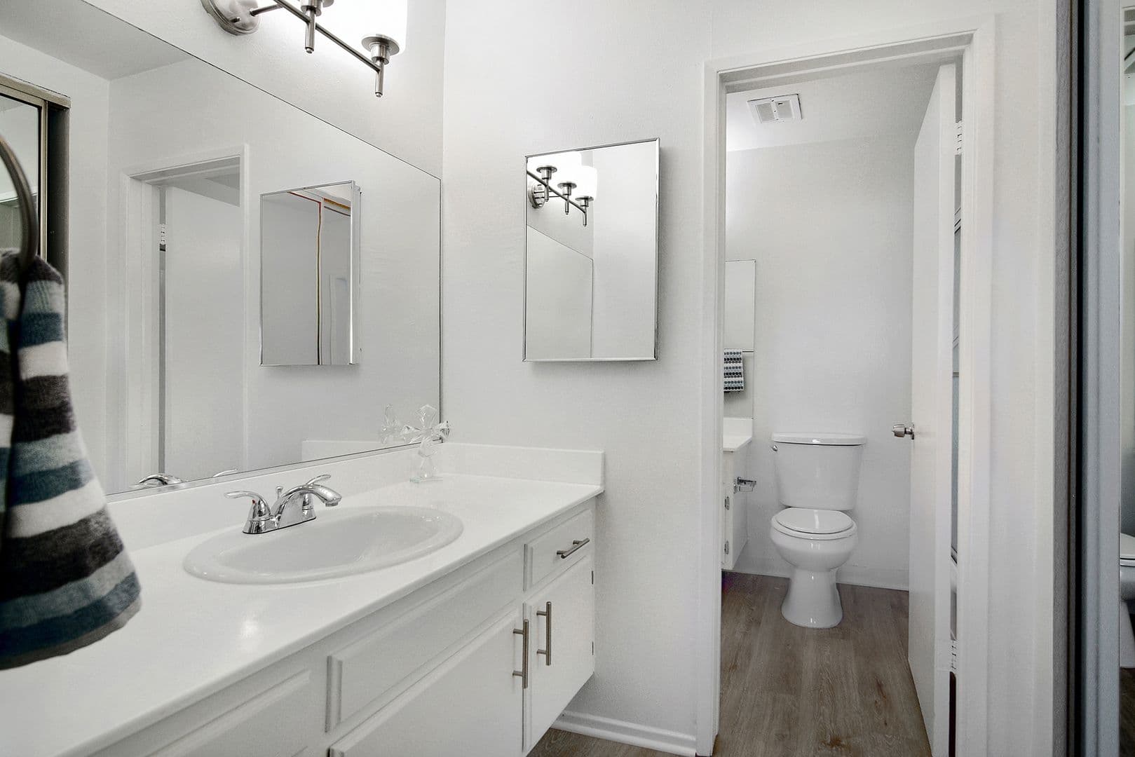 Encino Apartment: 5417 & 5425 Zelzah Avenue