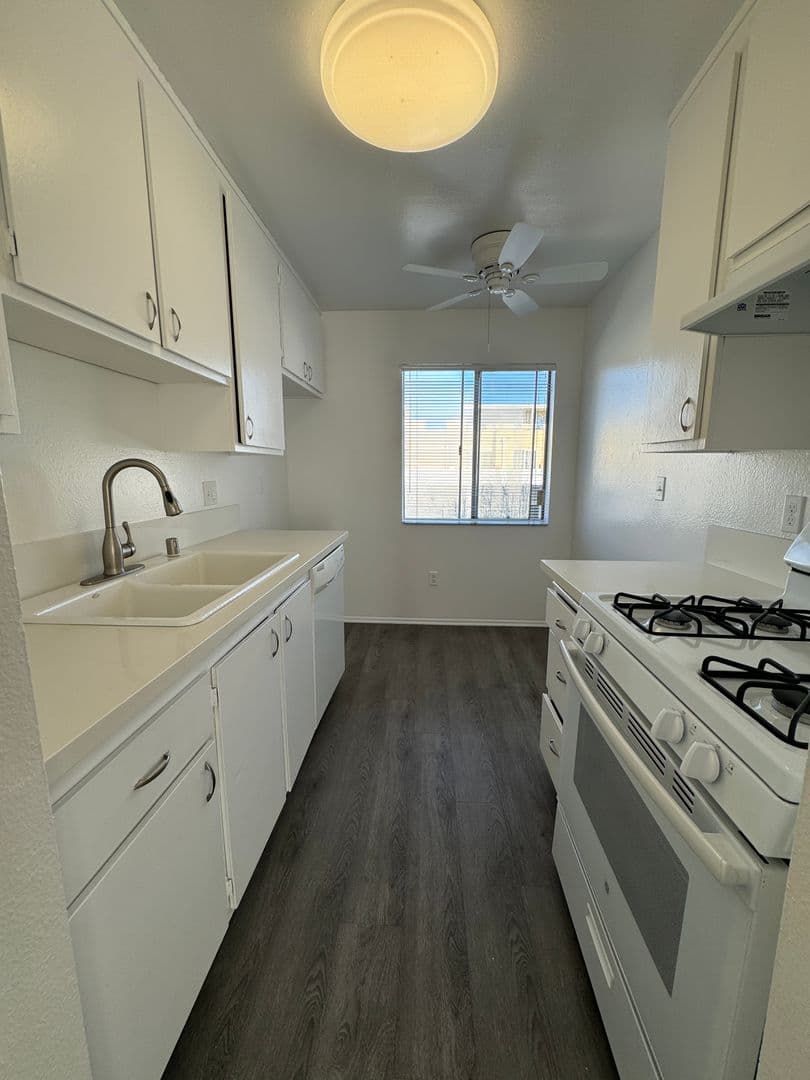 Sherman Oaks Apartment: 4747 Kester Ave