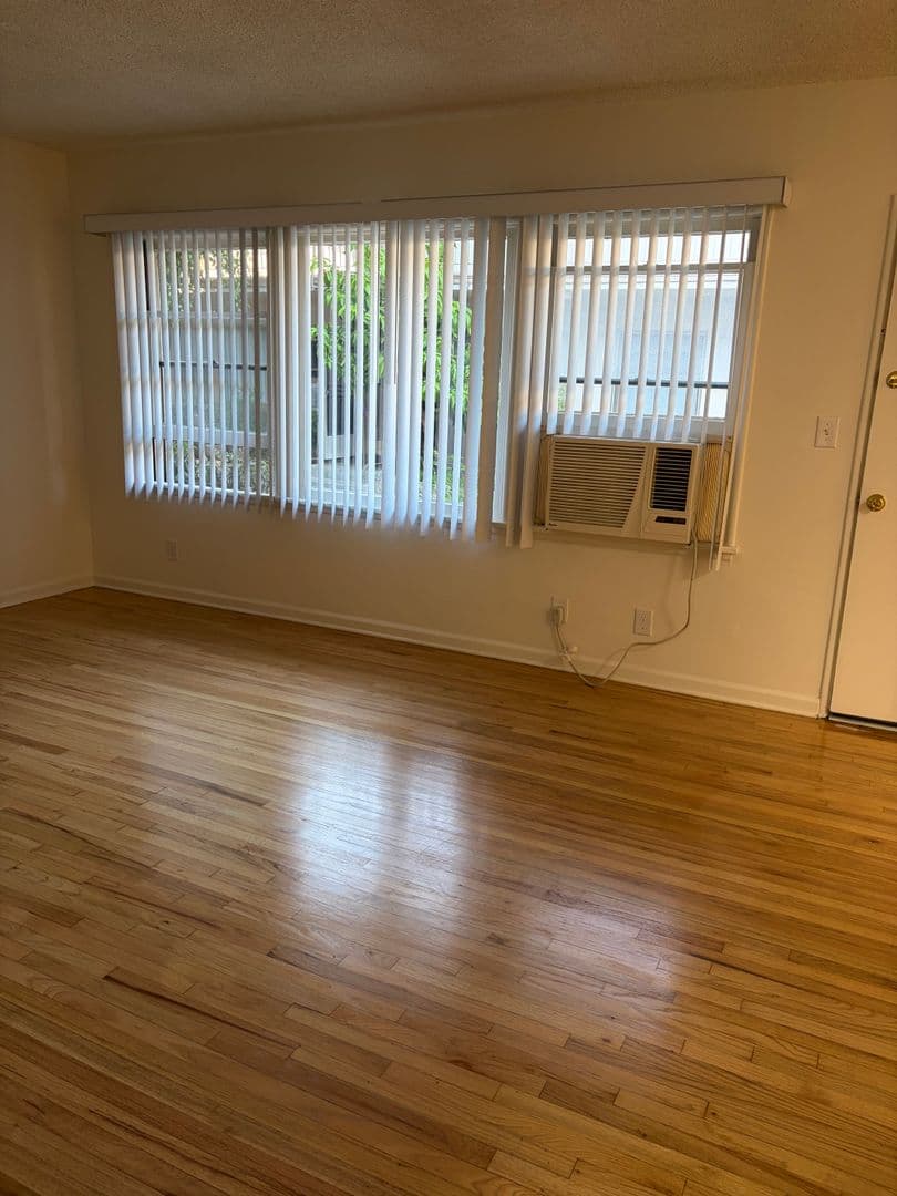 Burbank Apartment: 1719-1723 Grismer Ave.