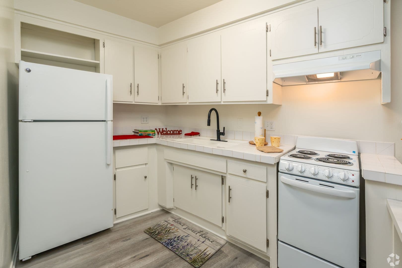 Reseda Apartment: 7923 Reseda Blvd.