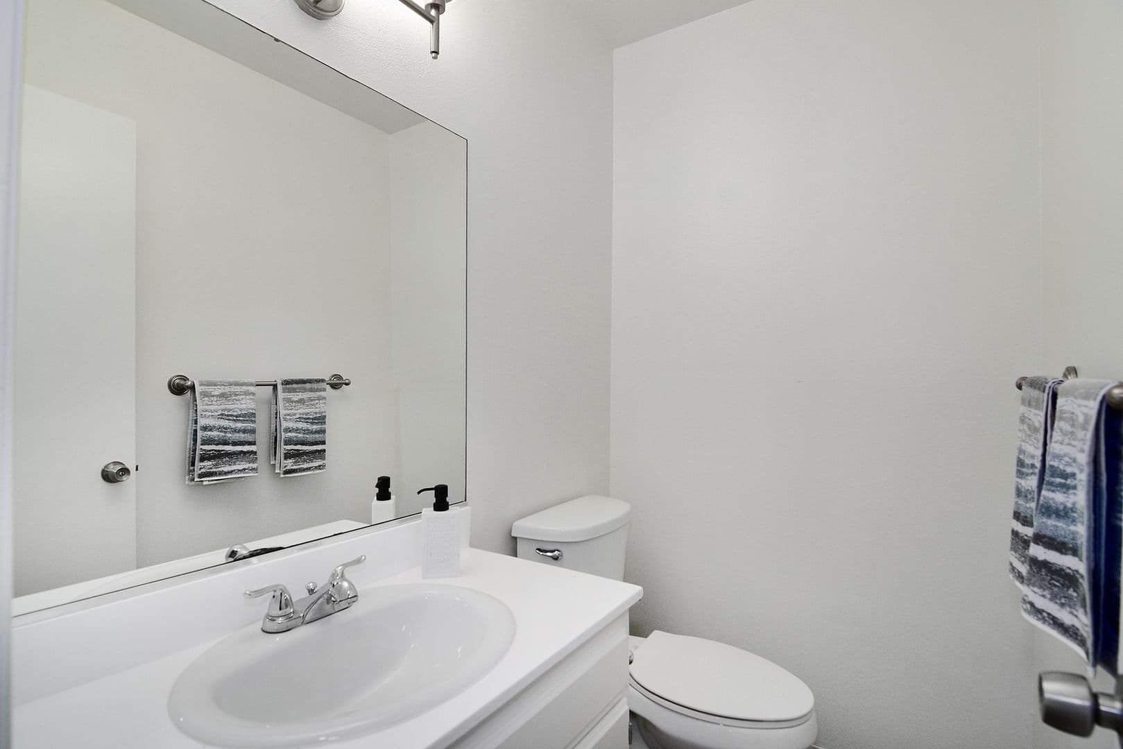 Encino Apartment: 5417 & 5425 Zelzah Avenue