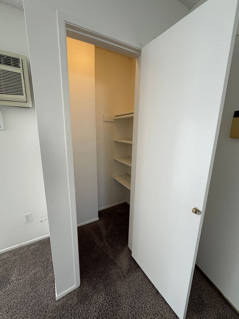 Sherman Oaks Apartment: 4747 Kester Ave