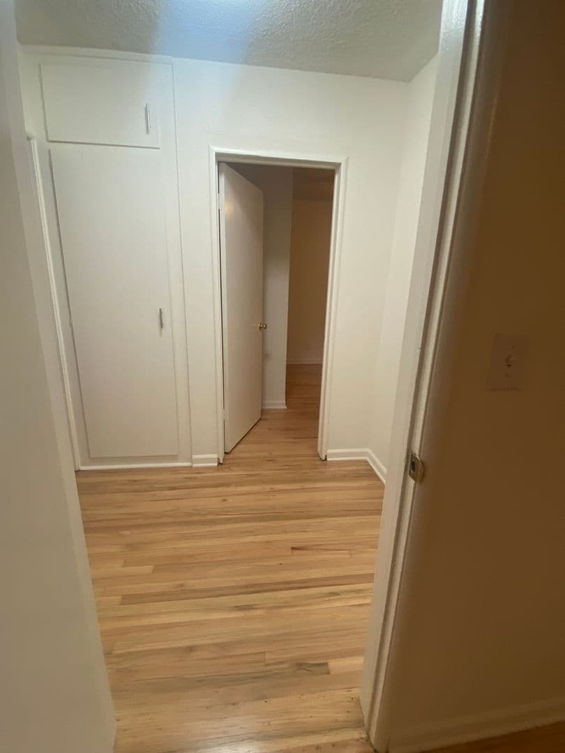 Burbank Apartment: 1719-1723 Grismer Ave.