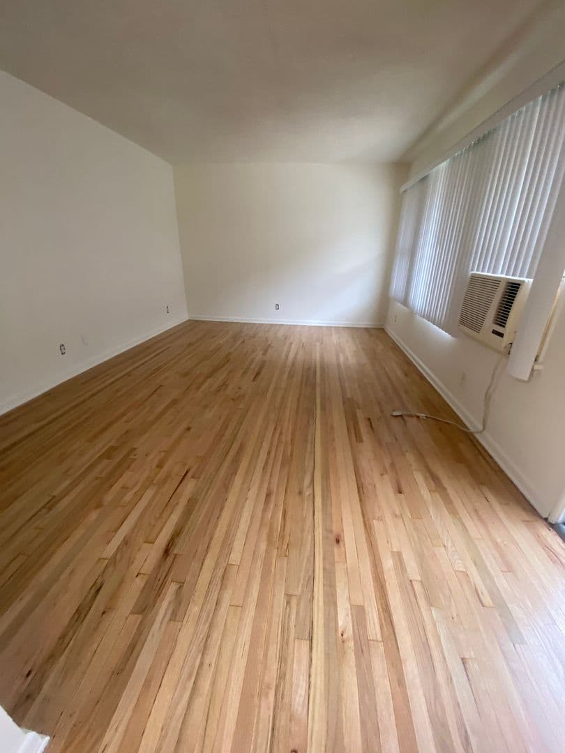 Burbank Apartment: 1719-1723 Grismer Ave.